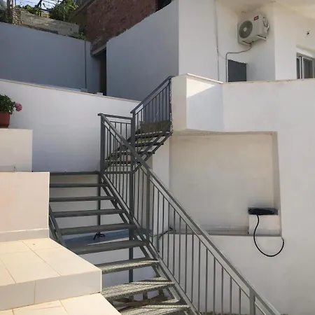 Xhulio'S Apartament Sarandë Exterior foto