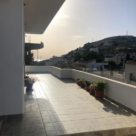 Xhulio'S Apartament Sarandë Exterior foto